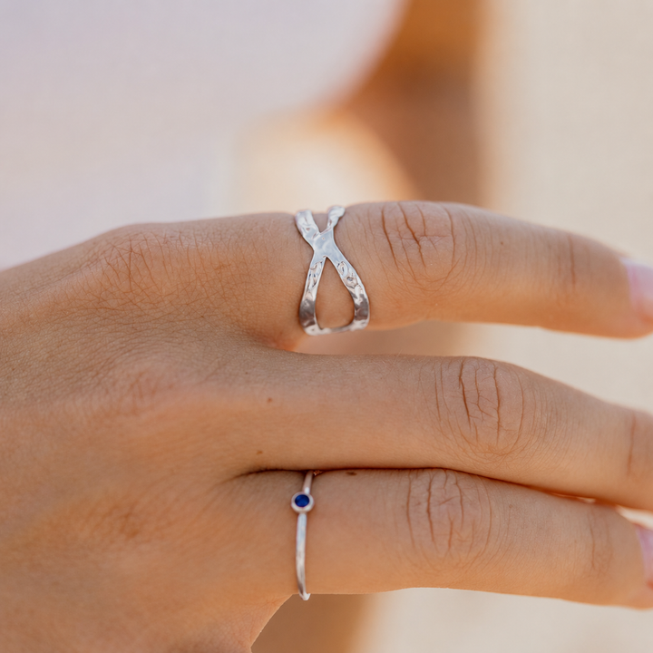 Hamret kryds ring - ædelstål