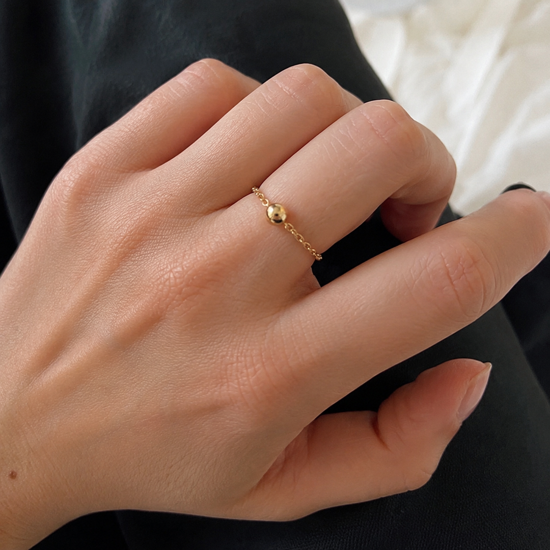 Kæde ring kugler - 18 karat forgyldt titanium - flere styles