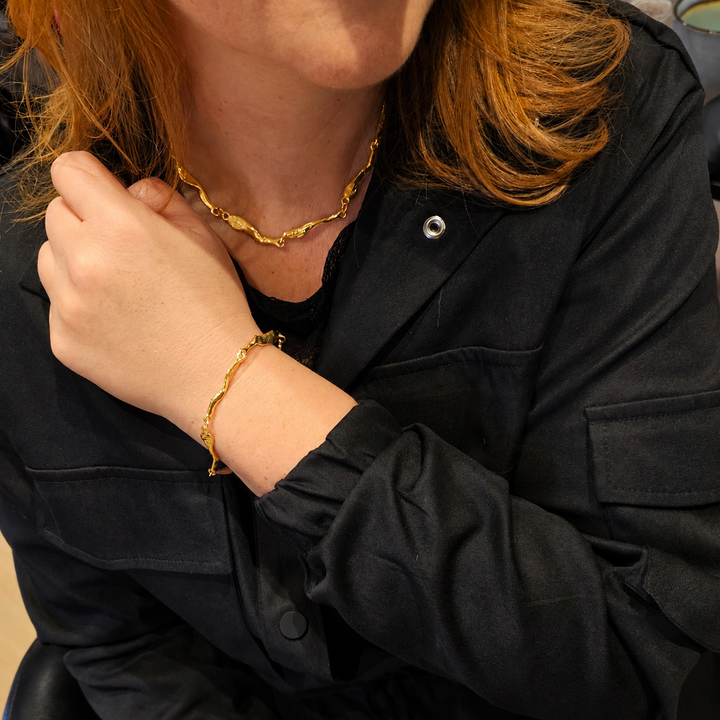 Armbånd med aflange led i 18 karat forgyldt titanium