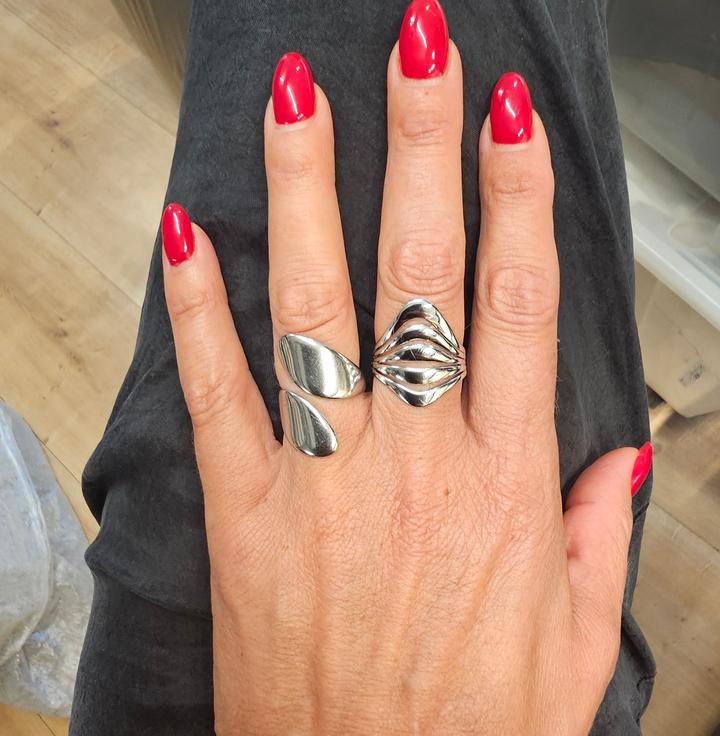 Wavy statement ring - Ædelstål