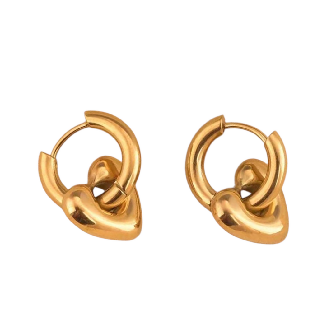 Chunky hoops med hjertevedhæng i 18 karat forgyldt ædelstål