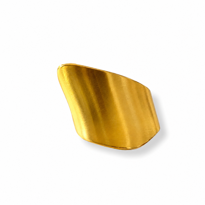 Bred statement ring - børstet 18 karat forgyldt ædelstål