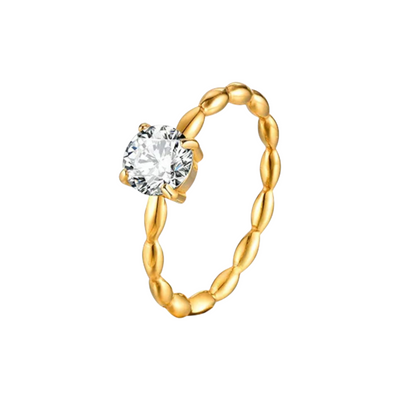Elegant ring i 18 karat forgyldt rustfrit ædelstål med snoet bånd og zirkon