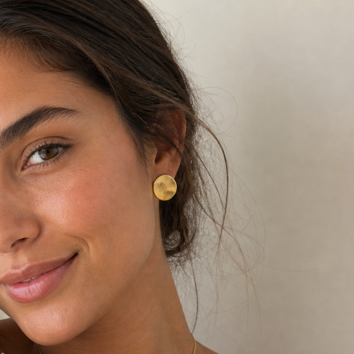 Aura gold studs (16 mm) - 18 karat forgyldt ædelstål