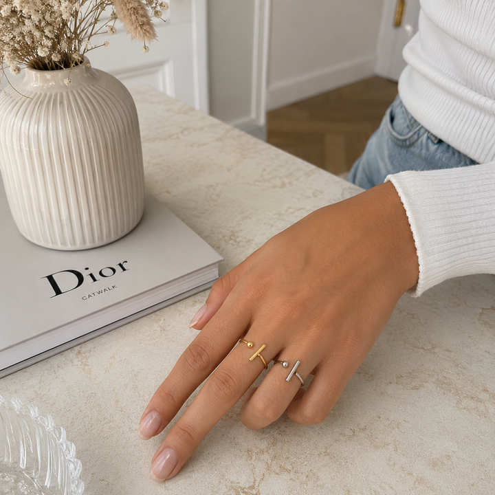 Spinkel ring med kugle og bar - titanium