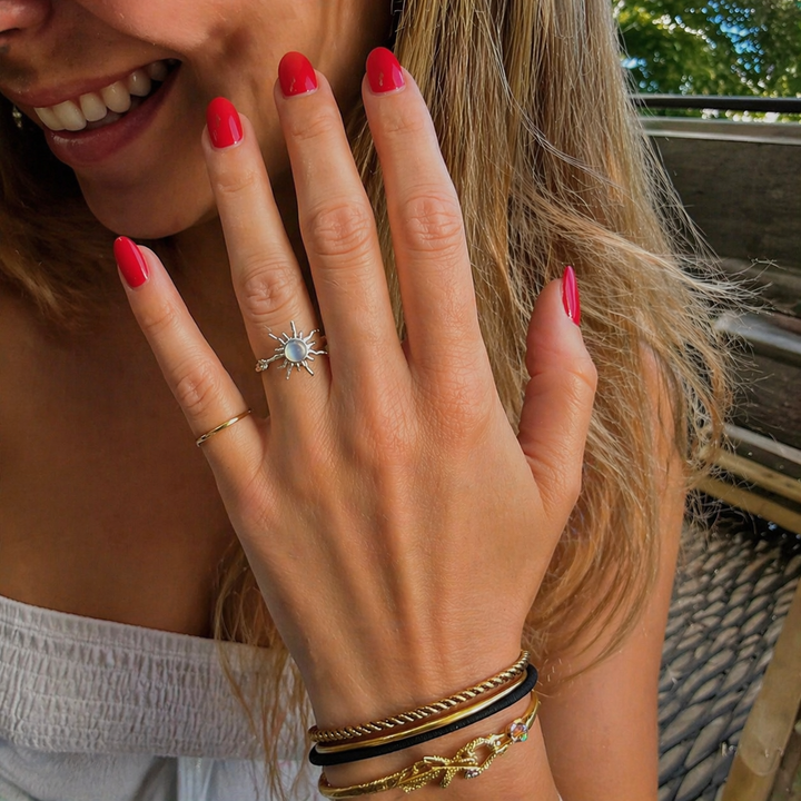 Roterende fidget antistress sol ring hvid opal - forsølvet kobber