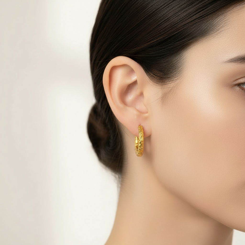 Struktur hoops i 24 karat forgyldt ædelstål. 2 størrelser