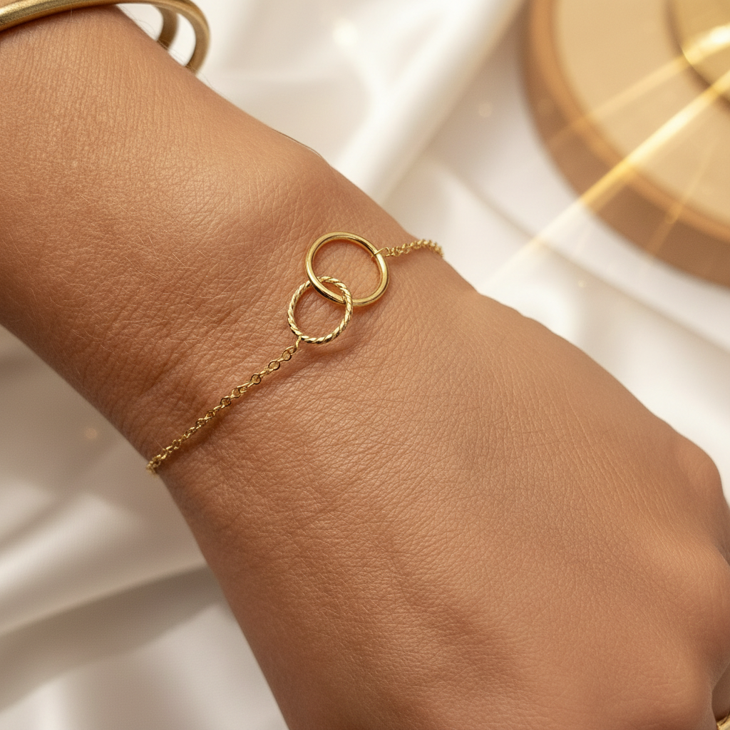Armbånd med cirkel i cirkel i 18 karat forgyldt titanium