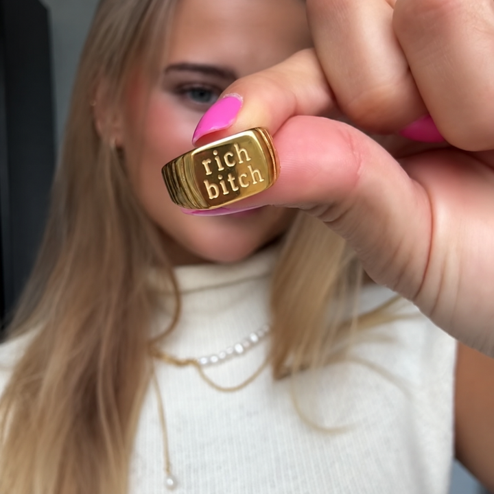 Ring "rich bitch" - 18 karat forgyldt ædelstål