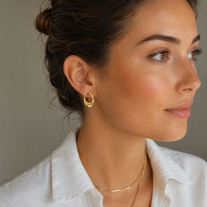 Oval ørestikker - 14 karat forgyldt titanium