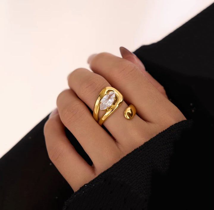 Marquise Twist Ring - 18 karat forgyldt ædelstål