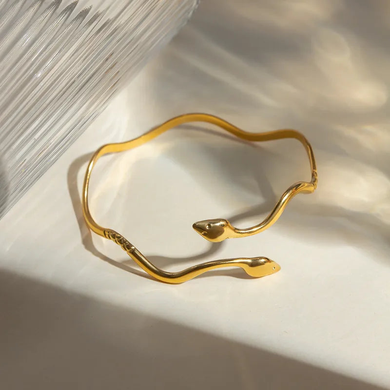 Slange-armbånd i 18kt forgyldt rustfrit ædelstål