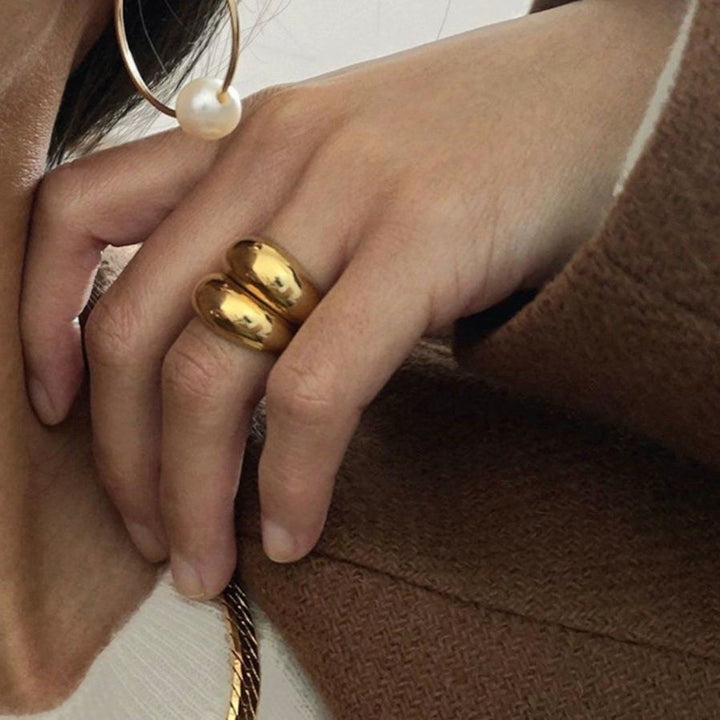 Dome ring i 18 karat forgyldt titanium