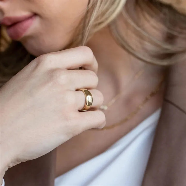 Dome ring i 18 karat forgyldt titanium