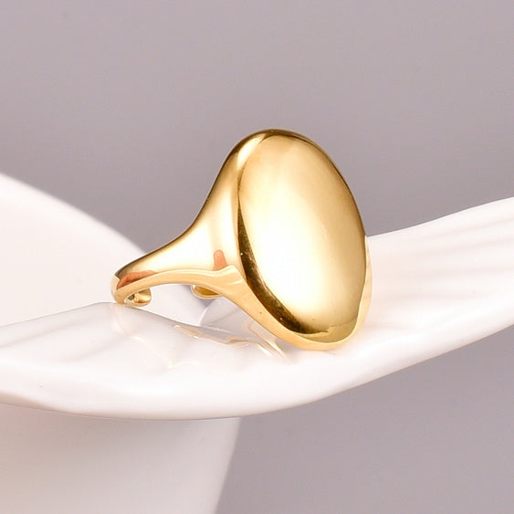Oval ring i 18 karat forgyldt titanium