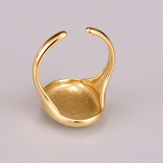 Oval ring i 18 karat forgyldt titanium
