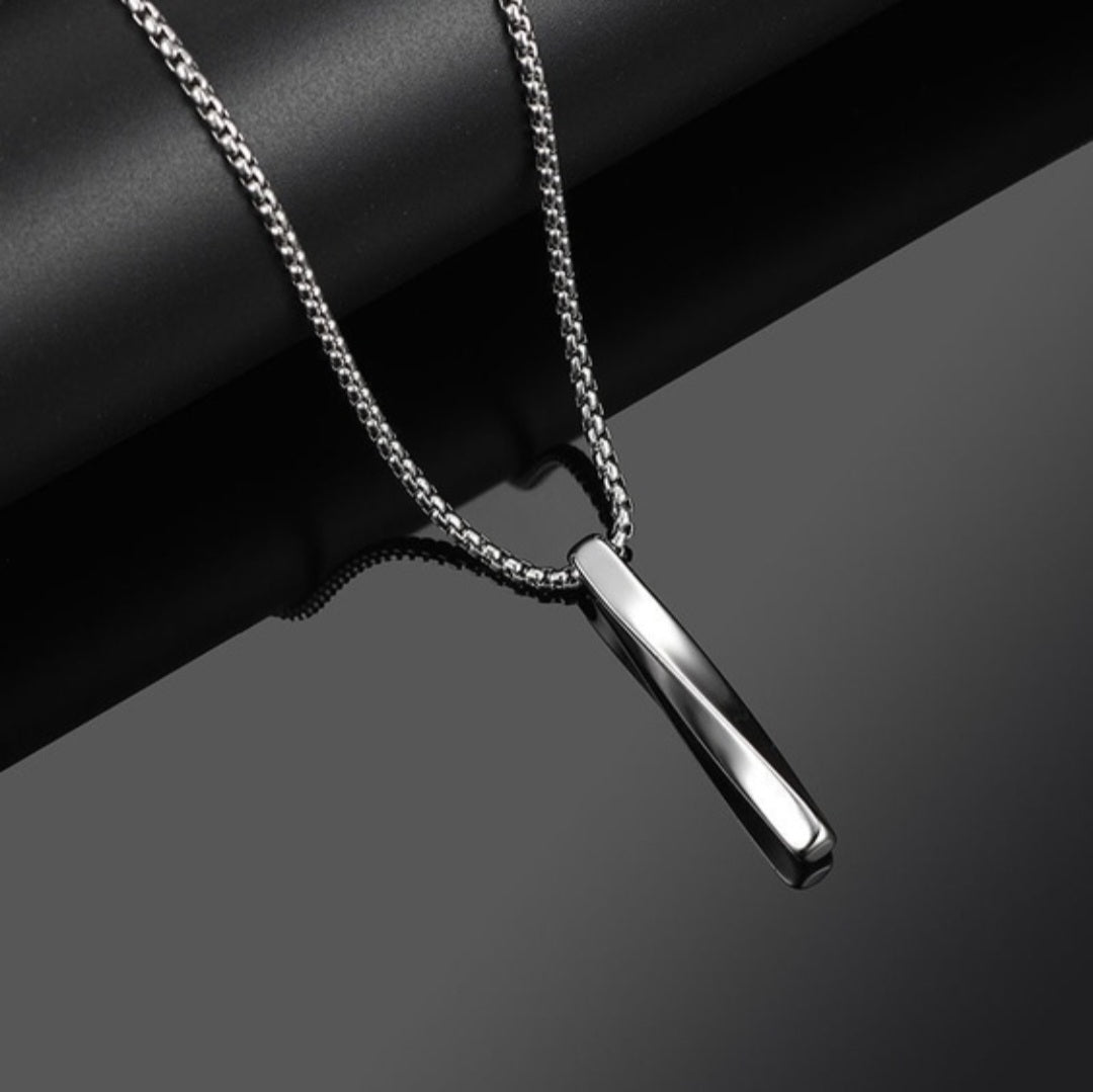 Halskæde med twistet bar vedhæng i titanium