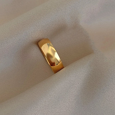 Band ring i 18 karat forgyldt titanium