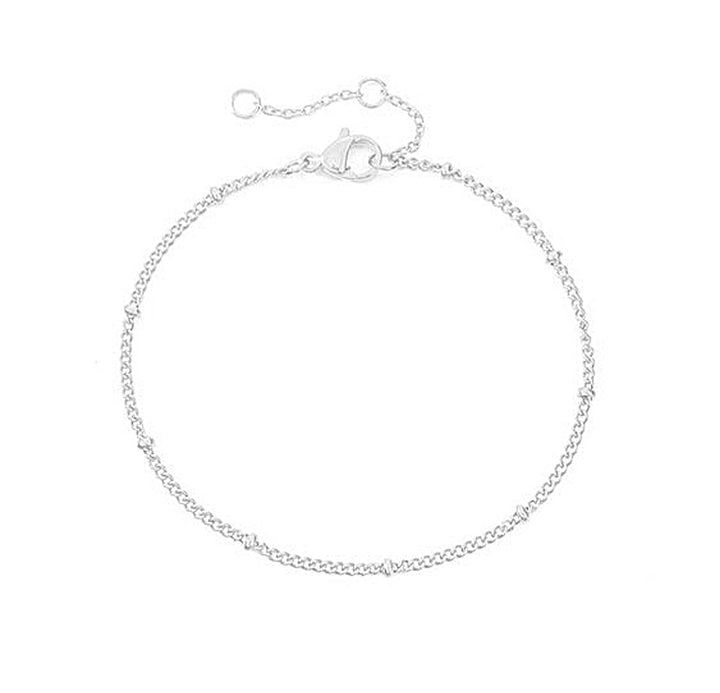 Armbånd i lag med små kugler i rustfrit stål