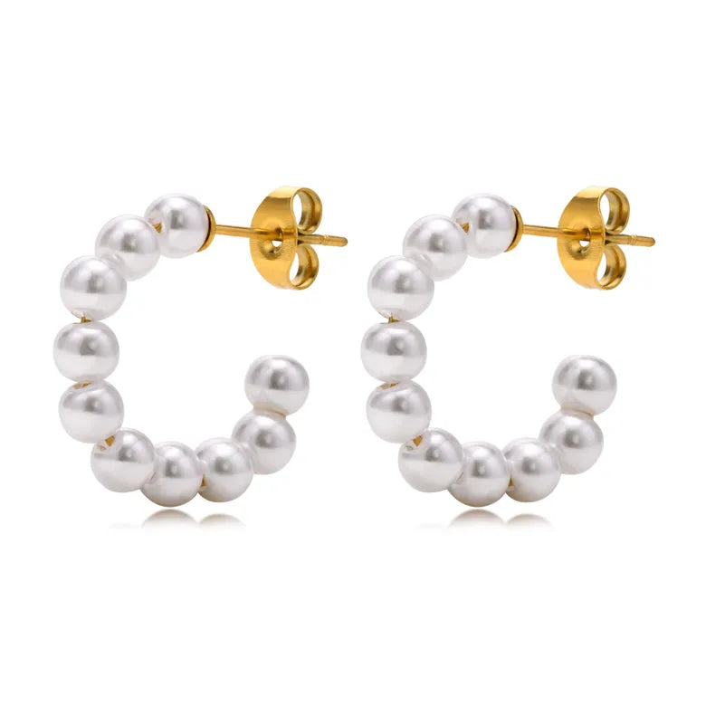 Hoops med perler i 18 karat forgyldt titanium